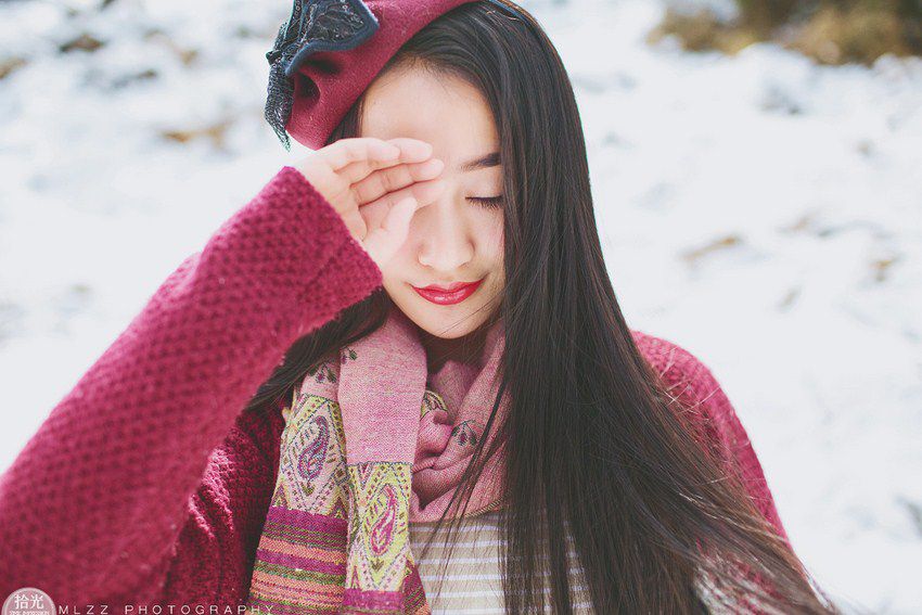 纯净氧气美女雪中红衣写真