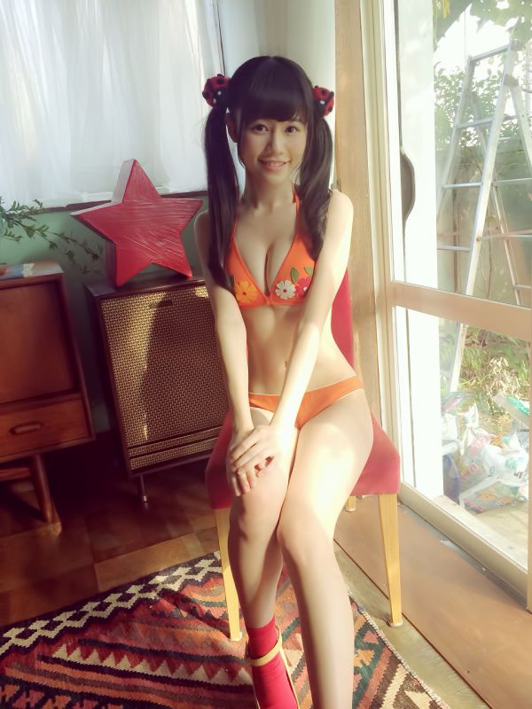 清纯偶像z山榛香妩媚内衣迷人写真
