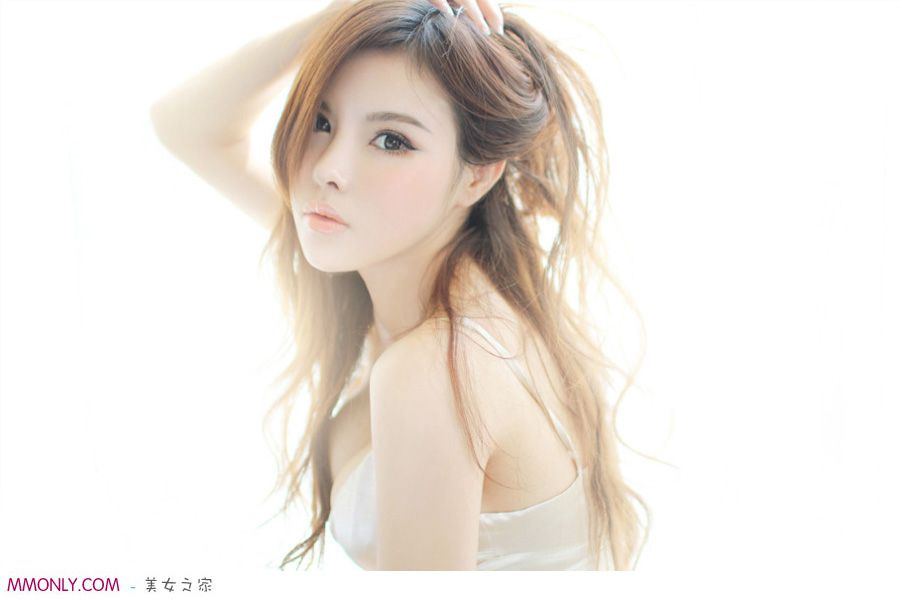性感蕾丝内衣大胸美女私房诱人写真