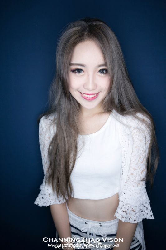 气质美女辛楠兔兔街头唯美写真套图
