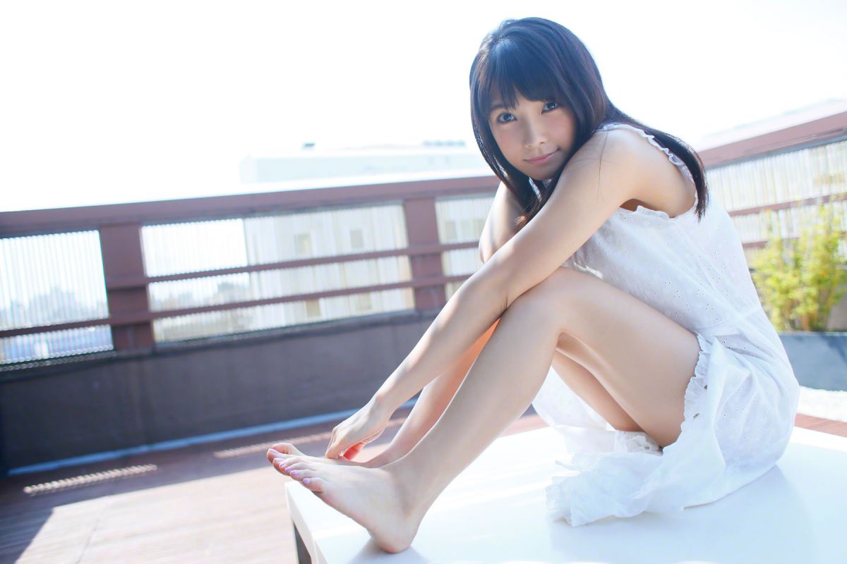 日本av女优外冈好梨花室内白色内衣秀