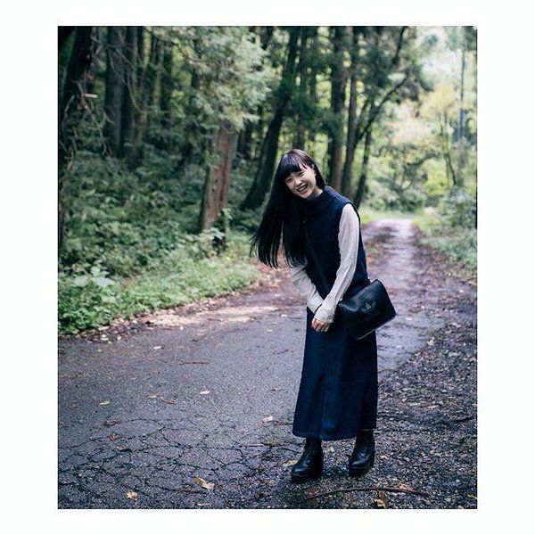日本养眼美女山田爱奈户外清纯靓丽美照