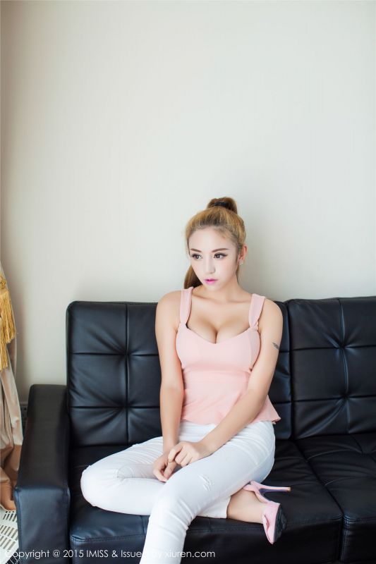爱蜜社金发美女陈思琪私房诱人大胸图