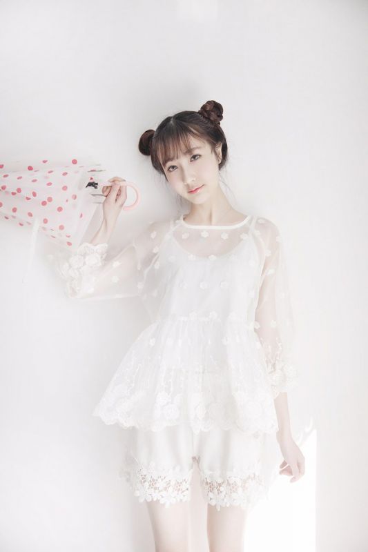 清纯白嫩美眉变身可爱丫鬟