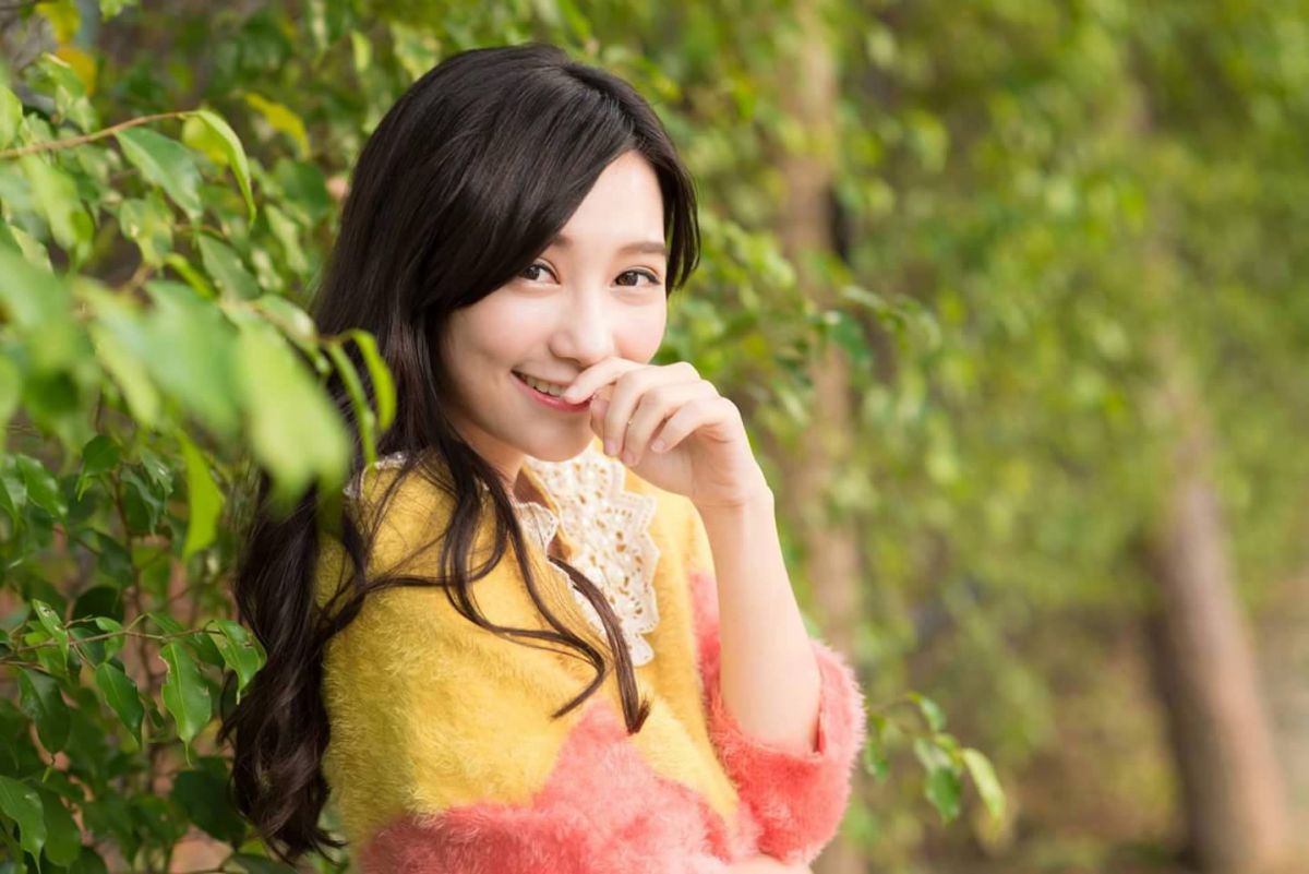 靓丽美女江滴滴性感身段百变写真
