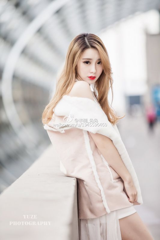 气质美女辛楠兔兔街头唯美写真套图