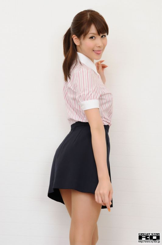 日本气质美女立花サキ上演制服的诱惑