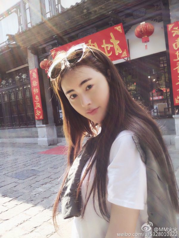 微博秒拍达人MM火火清纯自拍写真