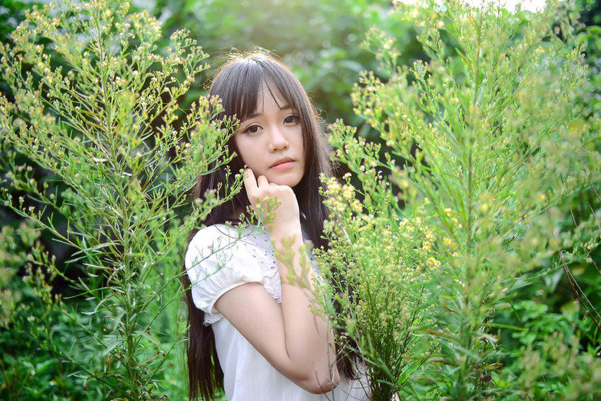 森系学生妹子外景甜美写真惹人爱