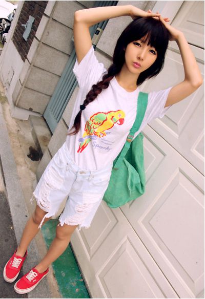街拍热裤mm可爱迷人写照
