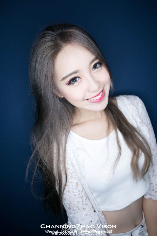 气质美女辛楠兔兔街头唯美写真套图