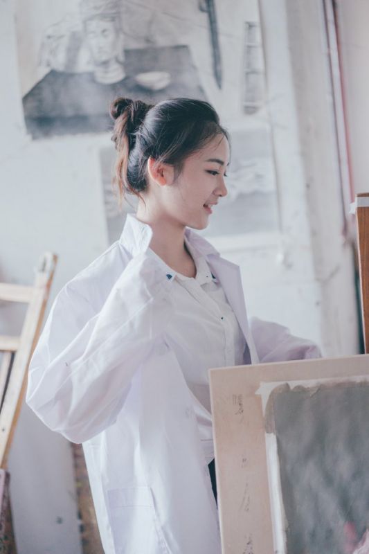 清纯可爱女生教室个人写真摄影