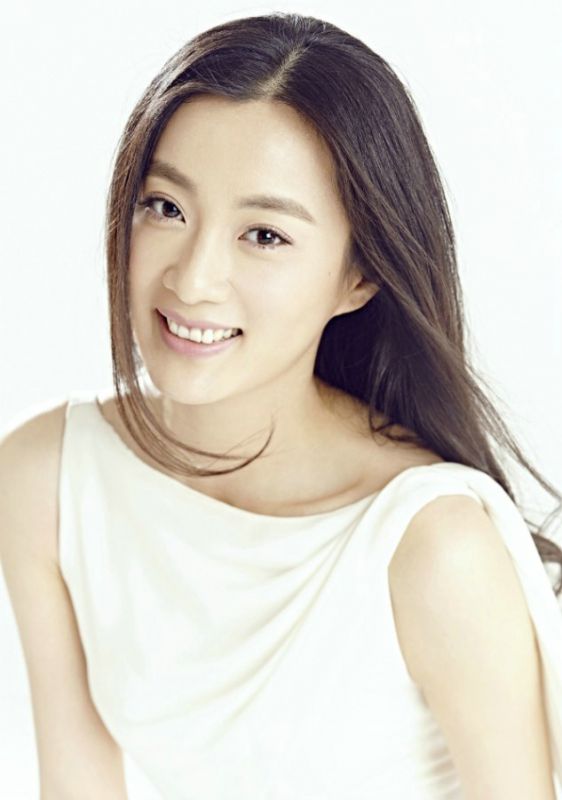 衬衫美女徐梵溪最新写真秀曼妙好身材