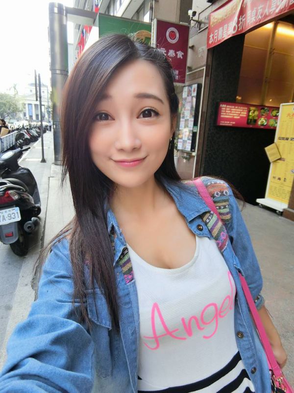 靓丽美女江滴滴性感身段百变写真