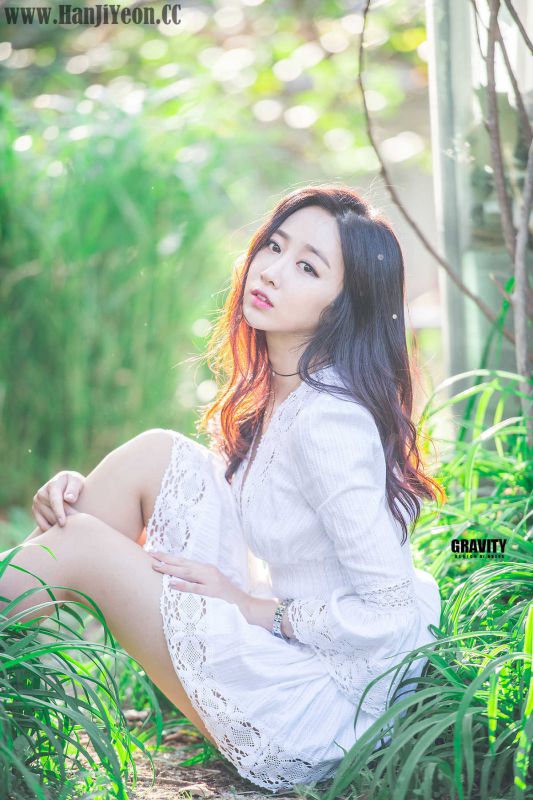 韩国美女申海莉户外小清新图片集