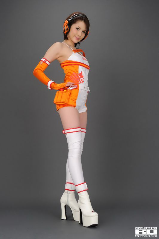 日本短发美女立花サキ棚拍秀大长腿