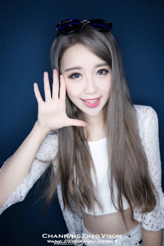 气质美女辛楠兔兔街头唯美写真套图