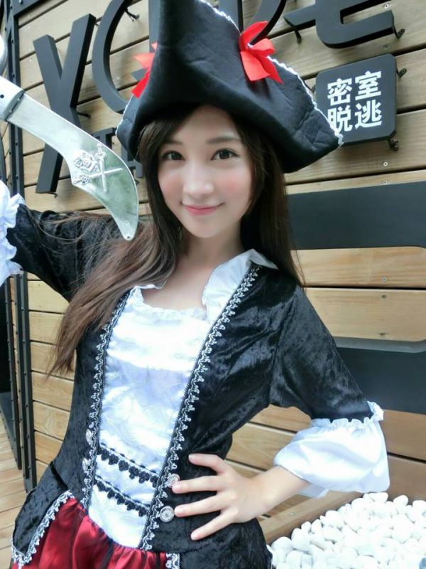 靓丽美女江滴滴性感身段百变写真