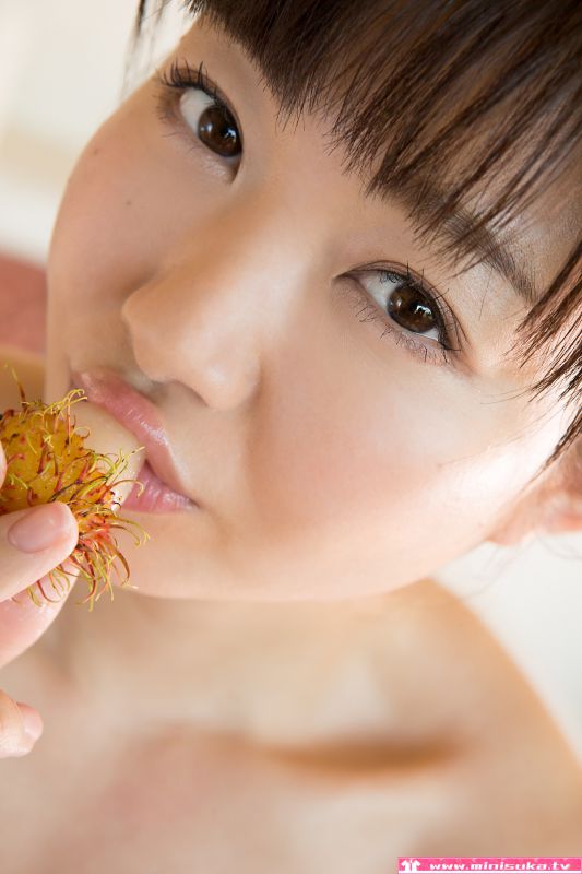 日本透明内衣女优铃木由纪浴室湿身照
