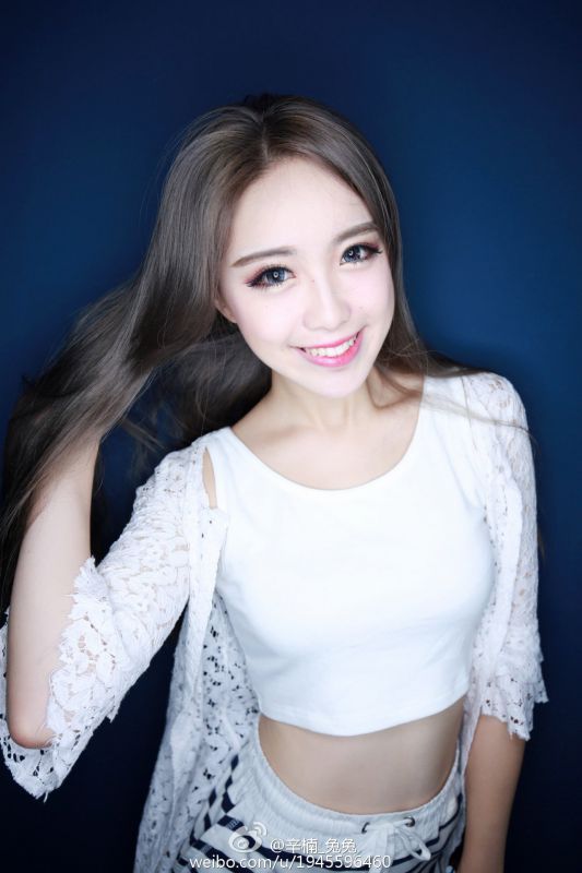 气质美女辛楠兔兔街头唯美写真套图