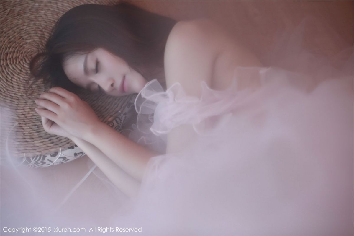 秀人网清纯可爱美女高溜MilkCat室内写真照