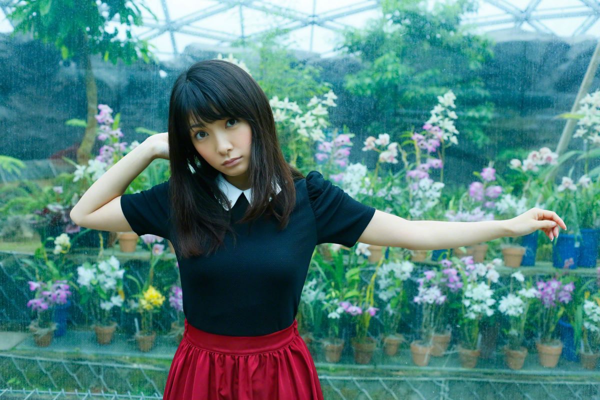 日本av女优外冈好梨花室内白色内衣秀