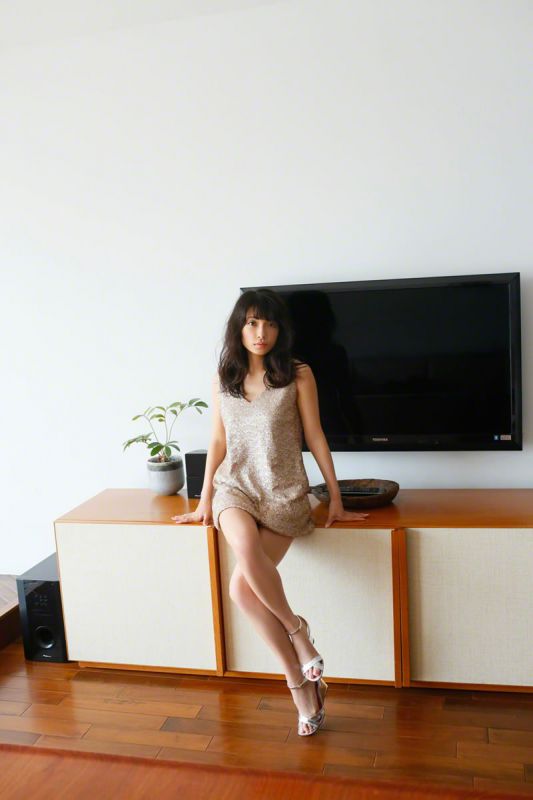 日本av女优外冈好梨花室内白色内衣秀