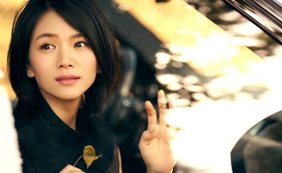 短发美女明星曹曦文汽车大片展优雅范