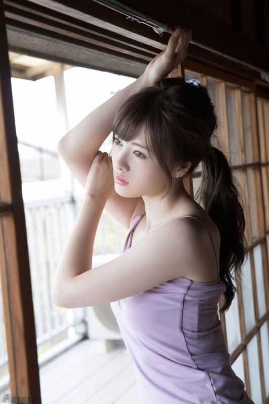日本美女艺人白石麻衣清纯私房写真