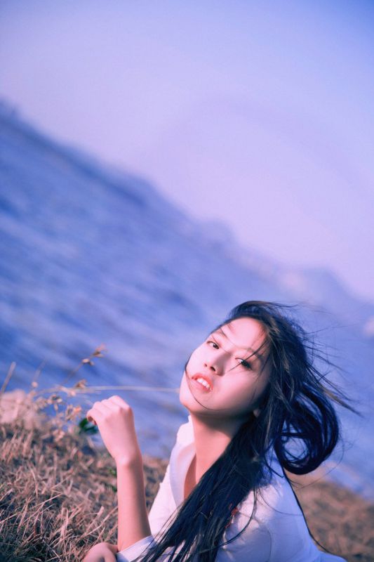 清纯长发美女户外唯美写真大片