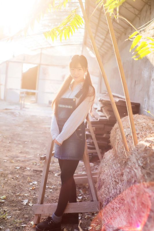 90后清纯少女秋日唯美写真大片