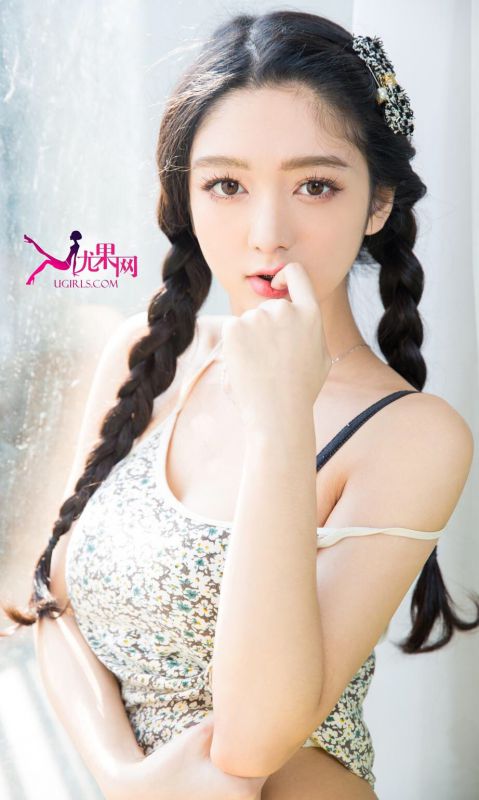 爱尤物90后大胸美女小琪最新私房照