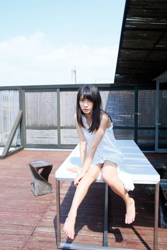 日本av女优外冈好梨花室内白色内衣秀