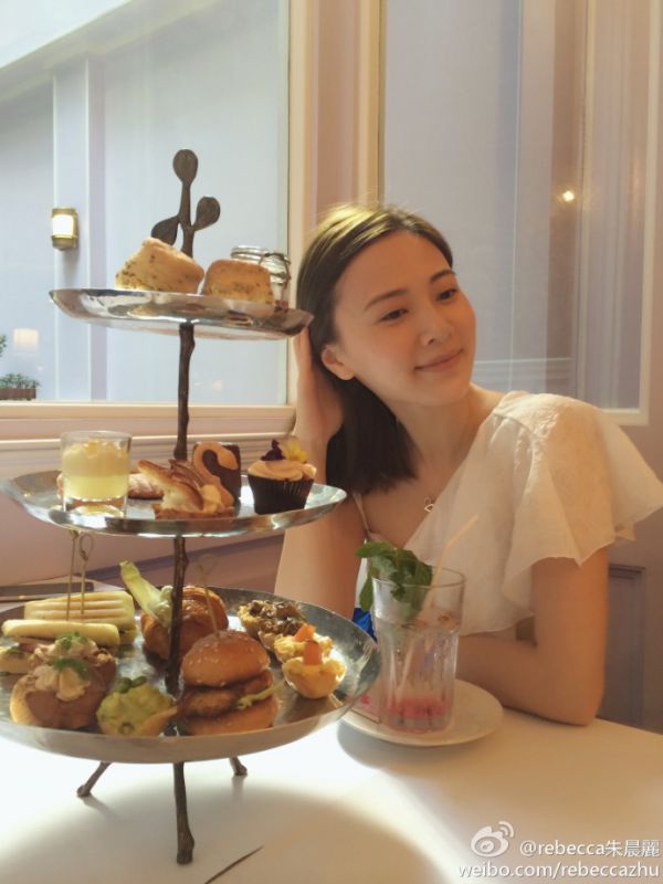推女神梓萱Crystal酒店大秀性感翘臀图