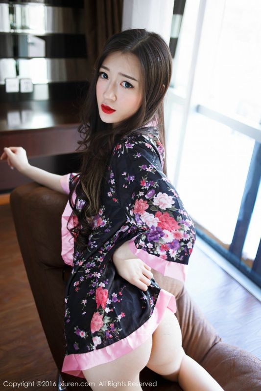秀人网白嫩美女麻吉小兔子私房性感写真集