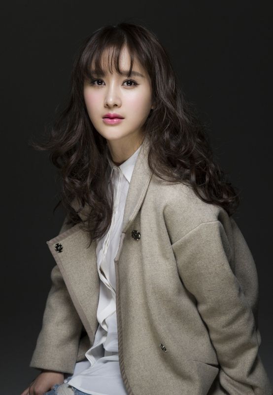 郑媛元初秋写真展轻熟风女性魅力