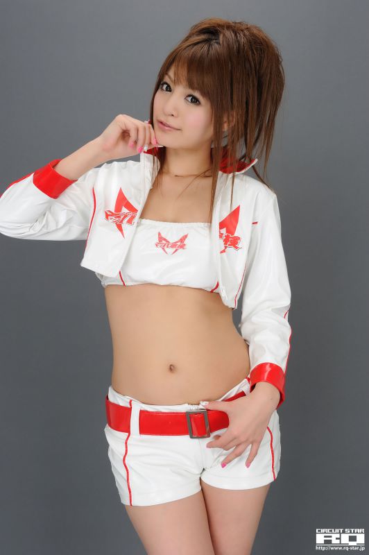 日本极品美女春菜惠棚拍秀大长腿写照