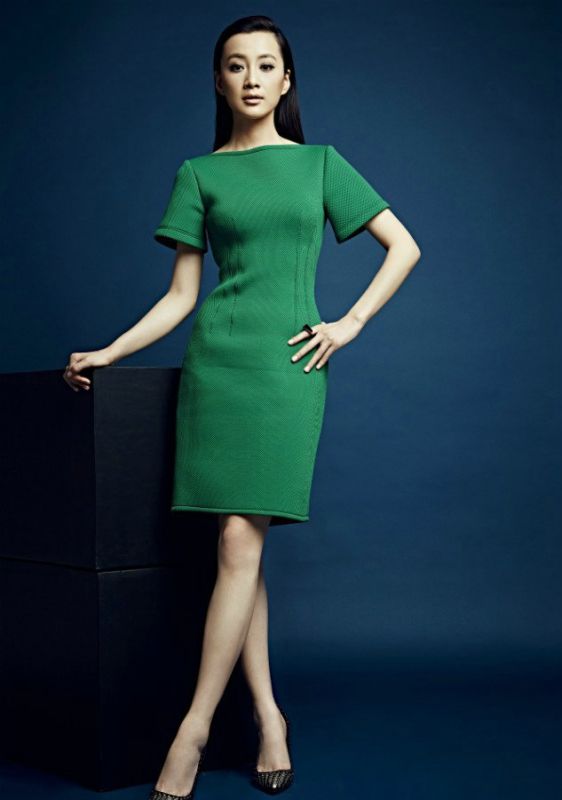衬衫美女徐梵溪最新写真秀曼妙好身材