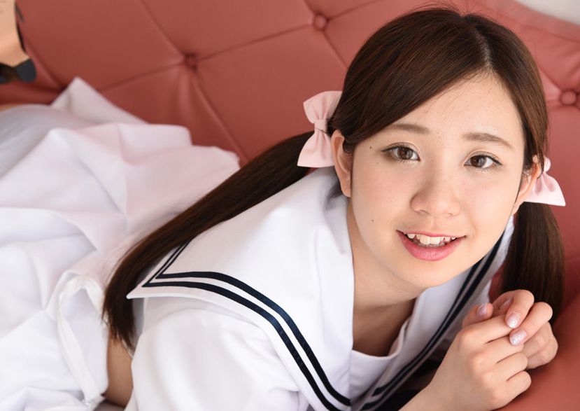 性感制服大胸美女街头高清写真