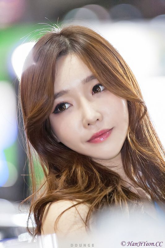 韩国甜美车模李花莉妩媚性感写真