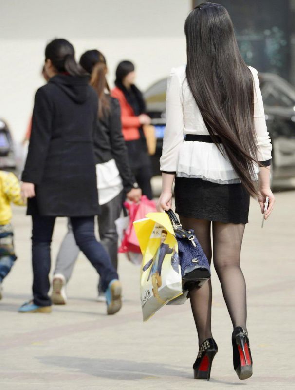 街拍紧身裙黑丝美女时尚写真大片