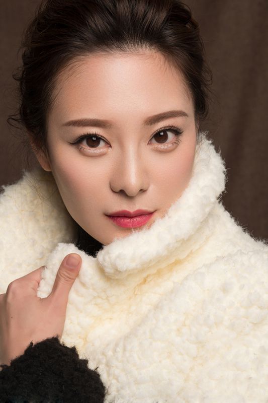 王汀秋冬时尚写真大片秀白皙美腿