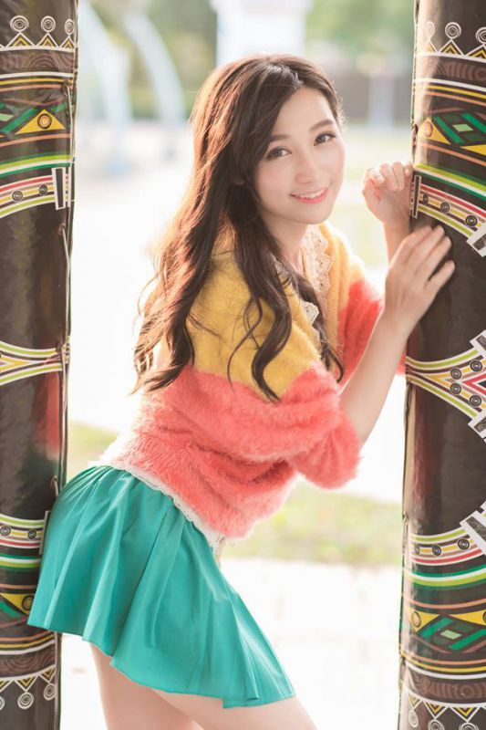靓丽美女江滴滴性感身段百变写真