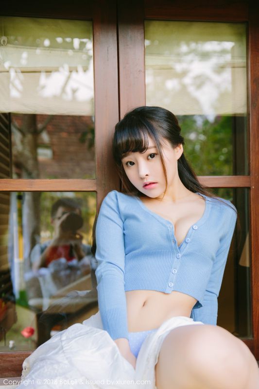 波萝社90后小萝莉柳侑绮户外秀丰满身材