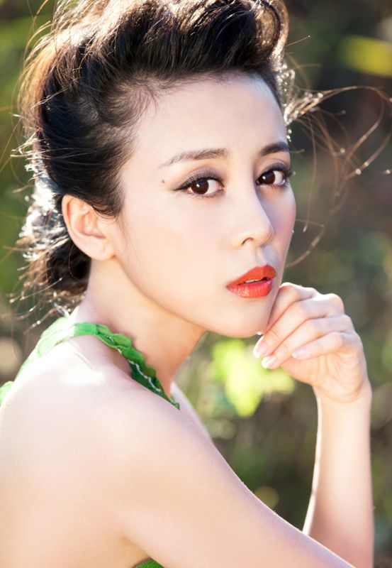 美女主持人贾媛媛野外清新治愈写真
