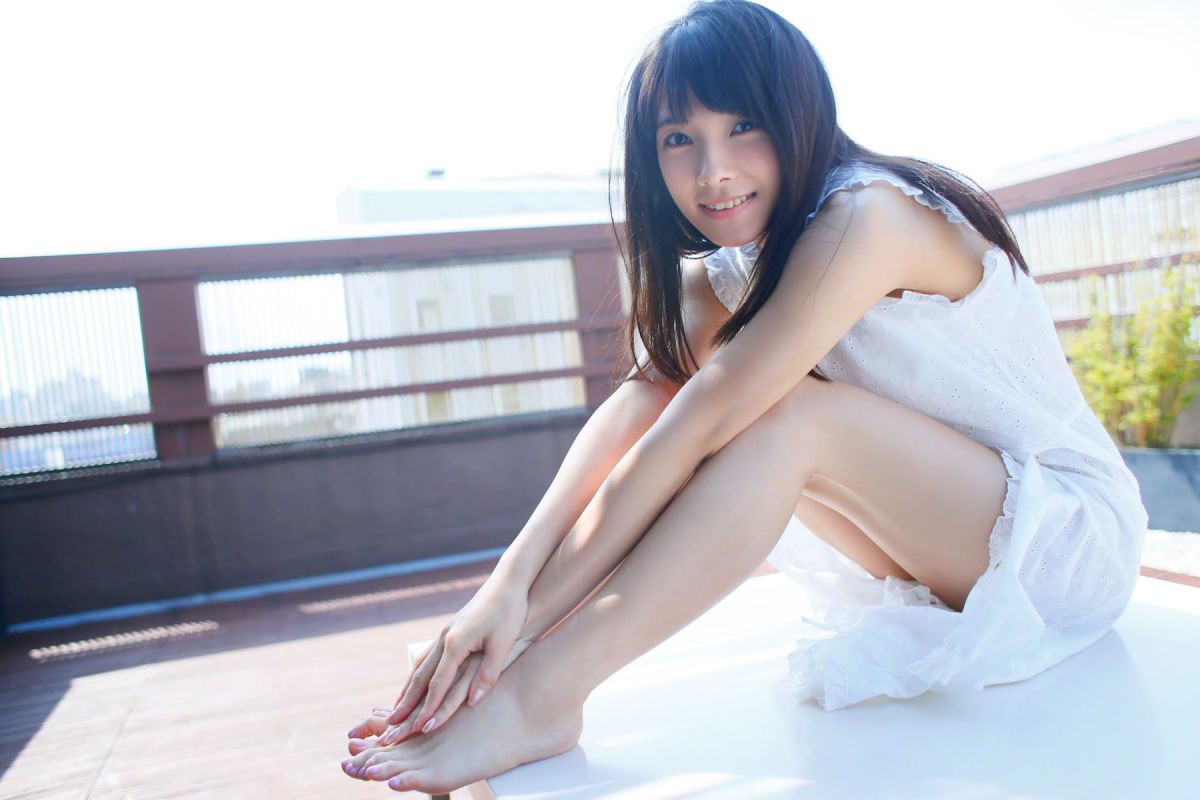 日本av女优外冈好梨花室内白色内衣秀