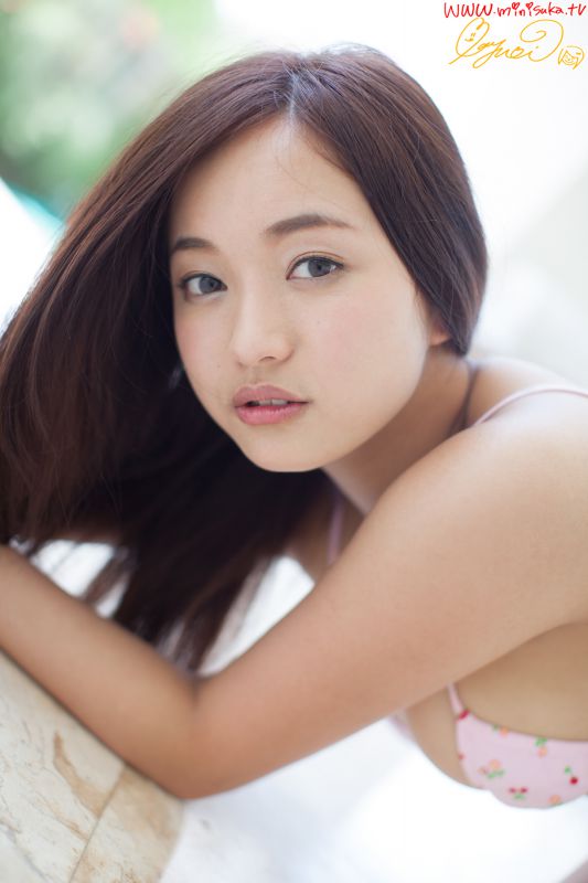 日本av女优山中真由美户外比基尼写真