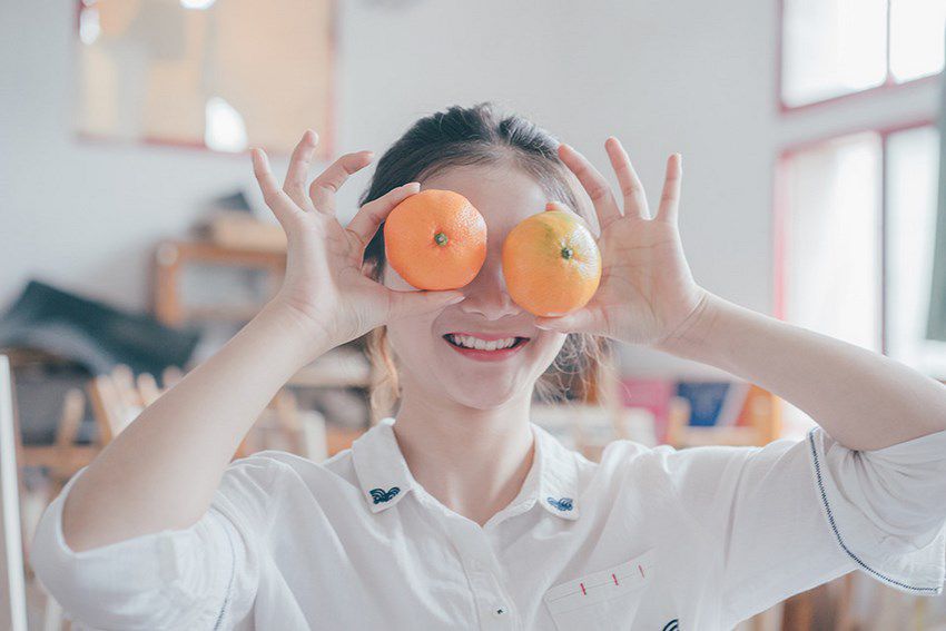 清纯可爱女生教室个人写真摄影