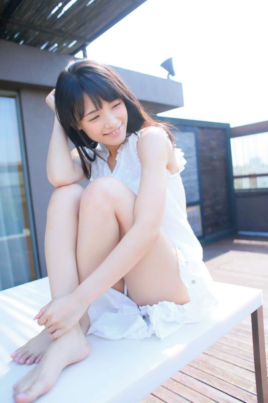 日本av女优外冈好梨花室内白色内衣秀