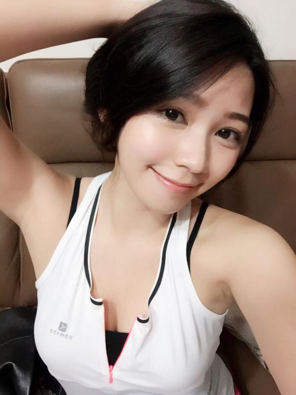 台湾长腿模特曾智希自拍写真图片